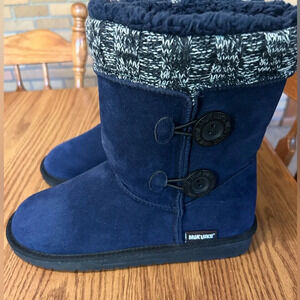 Navy Blue Muk Luks Short Winter Fall Fur Boots Knit Buttoned Women’s Size 9